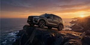 从杭州湾卡宴到公路坦氪，极氪8X用实力回答配置与价格