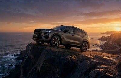 从杭州湾卡宴到公路坦氪，极氪8X用实力回答配置与价格